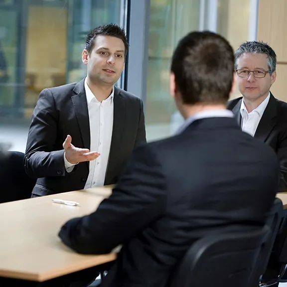 Beratungsgespräch zur Prozessoptimierung bei Miesen & Partner